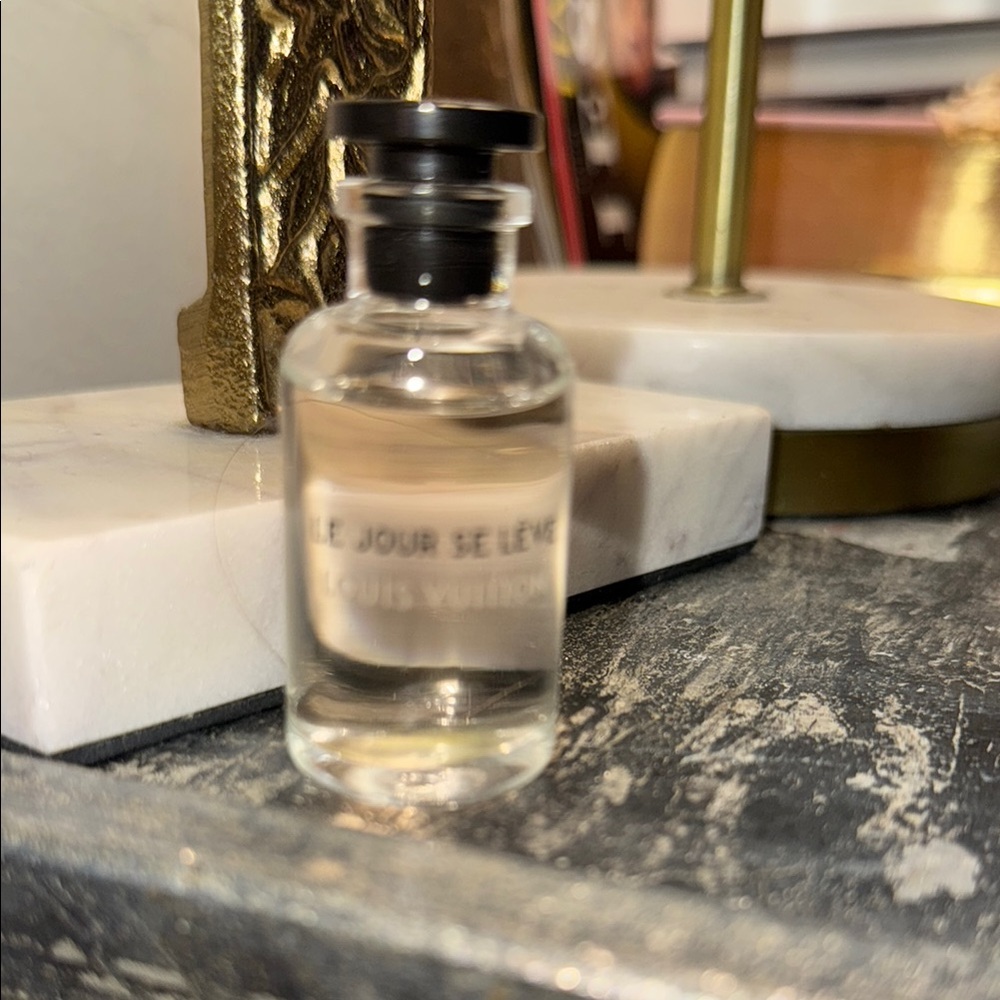 Louis Vuitton Le Jour Se Lève Fragrance with Black Cap mini size